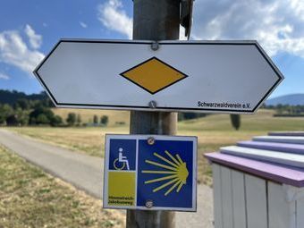 Wegzeichen des "Jakobusweg für Alle"
