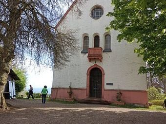Von Endigen aus führte uns ein steiler Aufstieg zu St.Katharinen, die Kapelle wurde 1402 zum ersten Mal erwähnt. Der Katharinenberg ist mit 492m der Höchste in der Gemarkung Endingen und der Vierthöchste des Kaiserstuhls.