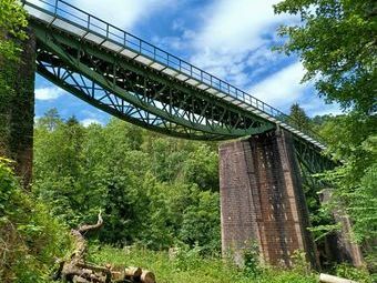 Auf der „Sauschwänzlebahn“ erlebt man nostalgisches Flair umgeben von wunderschöner Natur.