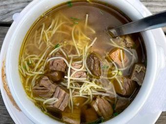 Sehr zu empfehlen die "Nudelsuppe mit Rindfleisch".