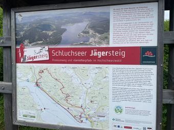 Der Jägersteig am Schluchsee ist ca.11 km lang und hat 235 Höhenmeter, ein schöner Wanderweg mit wunderbarer Aussicht.