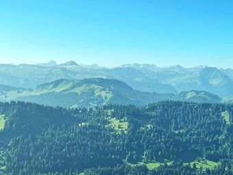 Weit bis in die Alpenwelt Österreichs reichte der Blick.