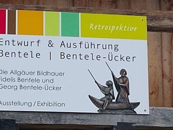 Unter anderem eine Bentele Ausstellung der heimischen Künstler.