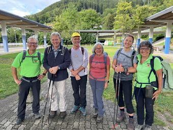 Gutgelaunter Start am Busbahnhof in Todtnau