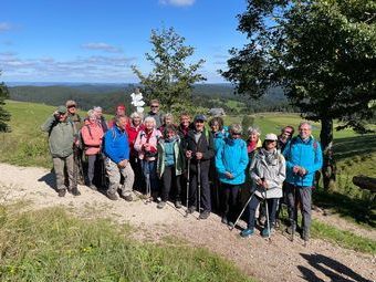 Die Wandergruppe mit 21 TeilnehmerInnen sagt  Andrea vielen Dank für die abwechslungsreiche Tour am Rohrhardsberg