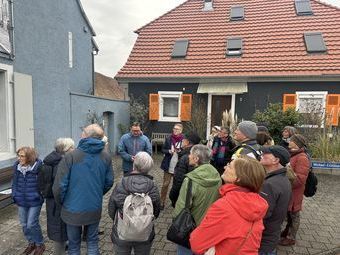  Wir wurden von Frau Dr. Gabriele Valeska Wilczek empfangen und sie klärte uns über die Geschichte des Blauen Hauses auf.